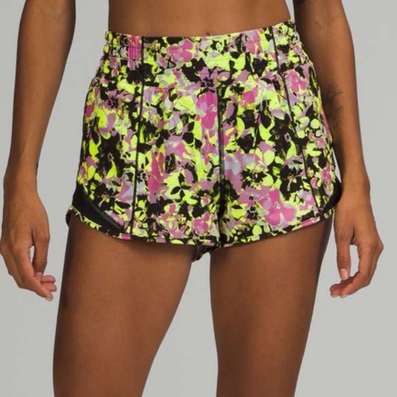 Lululemon Hotty Hot High Rise Atheltic Shorts Inflected Highlight Yellow 12 - Picture 2 of 10